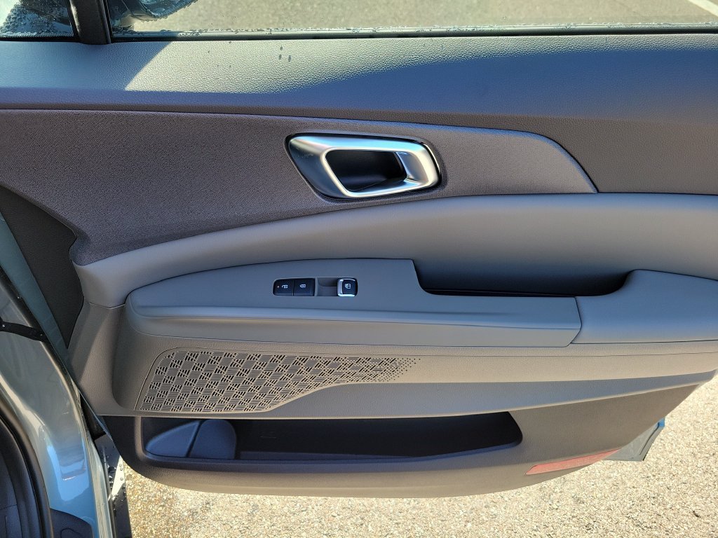 New 2027 Kia Carnival EX FWD image 10
