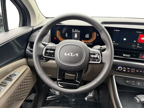 Used 2025 Kia Carnival image 12
