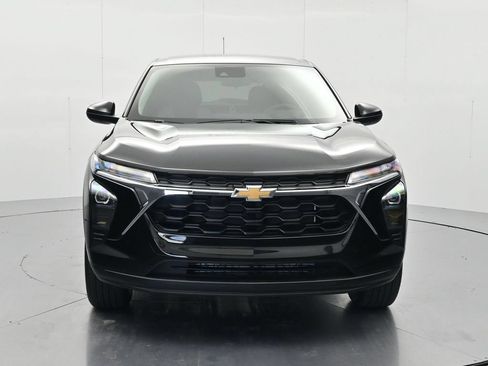 New 2026 Chevrolet Trax LS w/ LS Convenience Package FWD image 2