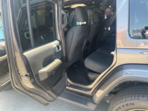 Used 2025 Jeep Wrangler Unlimited Sahara AWD/4WD image 14
