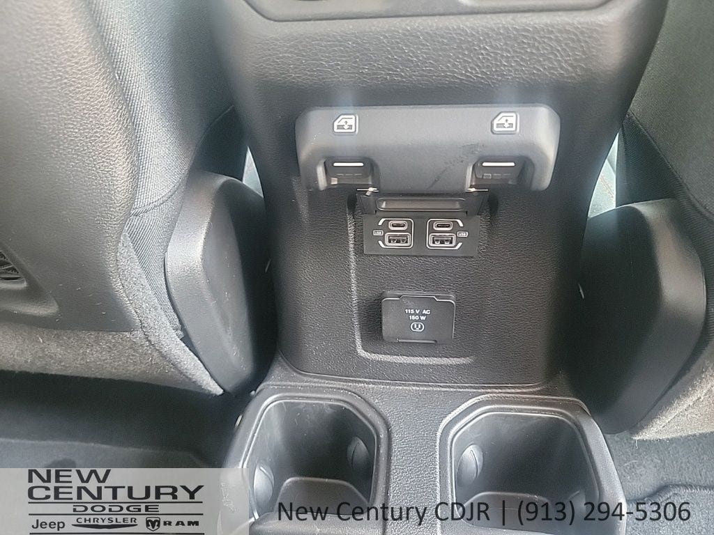 Used 2026 Jeep Wrangler Unlimited Rubicon AWD/4WD image 19