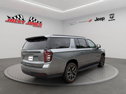 Used 2023 Chevrolet Suburban RST w/ Luxury Package AWD/4WD image 8