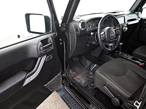 Used 2017 Jeep Wrangler Unlimited Sahara w/ Dual Top Group image 3