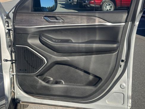 Used 2023 Jeep Grand Cherokee L Limited image 32