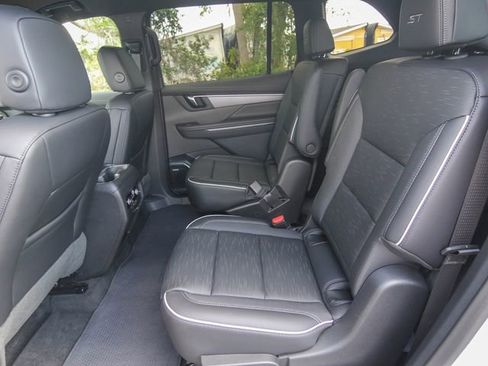 Used 2026 Buick Enclave Sport Touring w/ Power Package FWD image 27