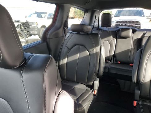 New 2026 Chrysler Pacifica Select image 14