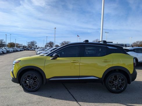 New 2026 Nissan Kicks SR FWD image 3