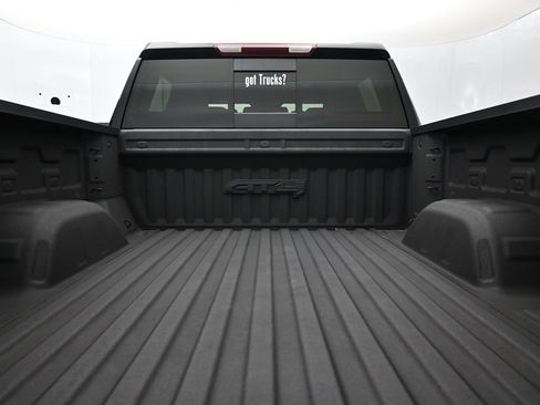Used 2024 GMC Sierra 1500 AT4 w/ AT4 Preferred Package AWD/4WD image 7