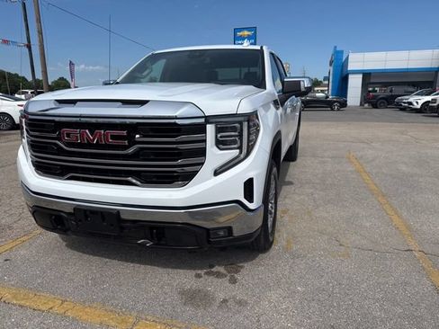 Used 2025 GMC Sierra 1500 SLT AWD/4WD image 4