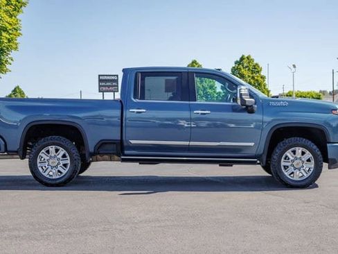 Used 2025 Chevrolet Silverado 2500 High Country w/ Technology Package AWD/4WD image 5