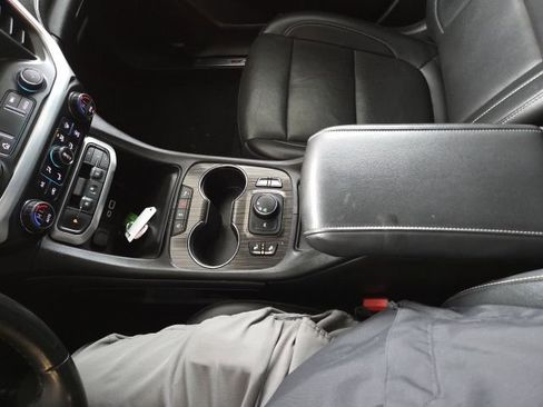 Used 2023 GMC Acadia SLT image 63