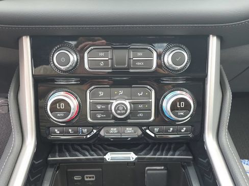 Used 2024 GMC Yukon Denali RWD image 20