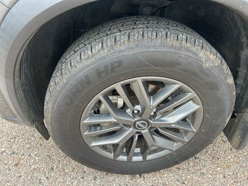 Used 2023 Nissan Rogue S FWD image 2