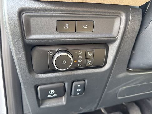 Used 2024 Ford Expedition Limited image 13