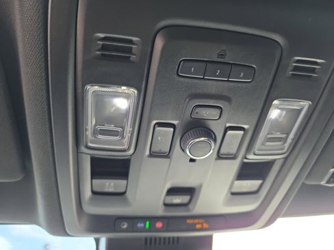 Used 2024 Chevrolet Tahoe Z71 w/ Luxury Package image 21