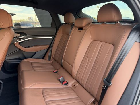 Used 2024 Audi Q8 e-tron Premium Plus w/ Premium Plus Package image 40