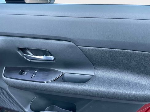 Used 2025 Nissan Kicks SV FWD image 9