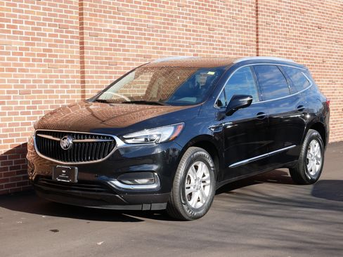 Used 2018 Buick Enclave Essence image 1
