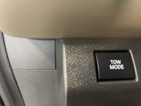 Used 2023 Nissan Frontier SV w/ SV Convenience Package image 11