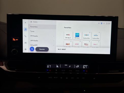 Used 2025 Toyota Sienna XLE image 20