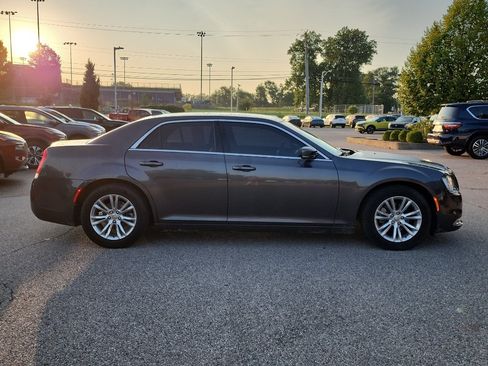 Used 2021 Chrysler 300 Touring L RWD image 8