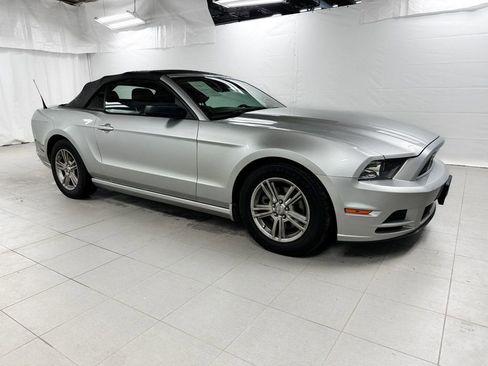 Used 2014 Ford Mustang Convertible image 10