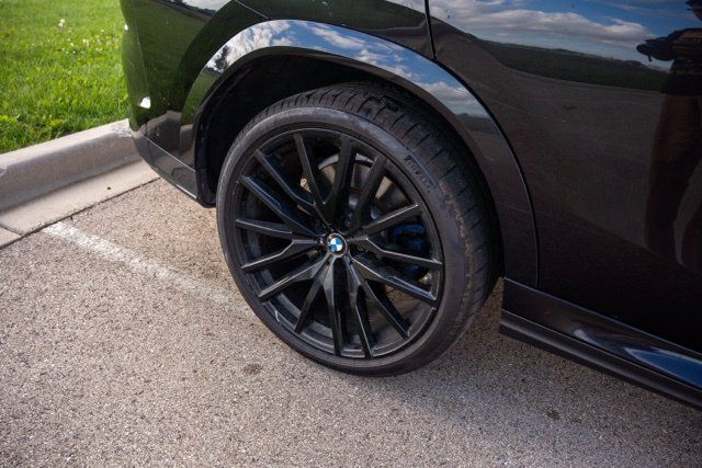 Used 2022 BMW X6 M50i w/ Premium Enhanced Package AWD/4WD image 10