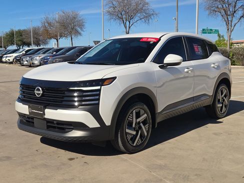 Certified 2025 Nissan Kicks SV image 3