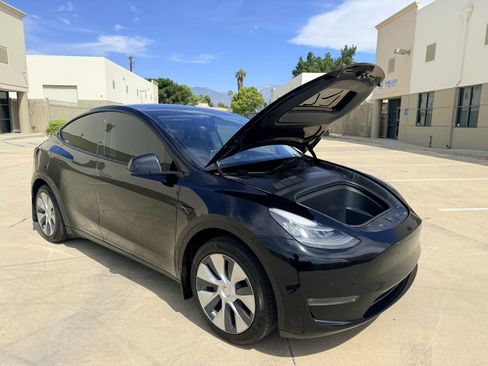 Used 2021 Tesla Model Y Long Range image 17