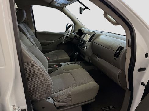 Used 2021 Nissan Frontier SV w/ Midnight Edition Floor Mats image 31