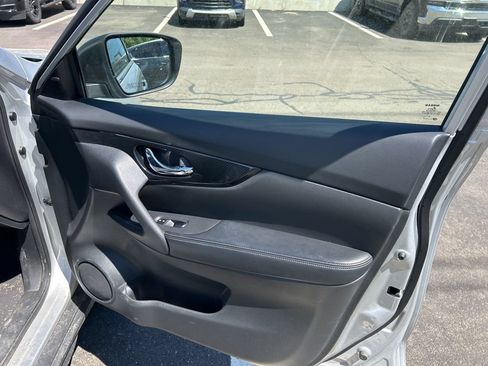 Used 2019 Nissan Rogue SL w/ Premium Package AWD/4WD image 10