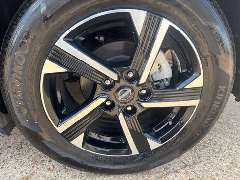 Used 2025 Nissan Sentra SV FWD image 28