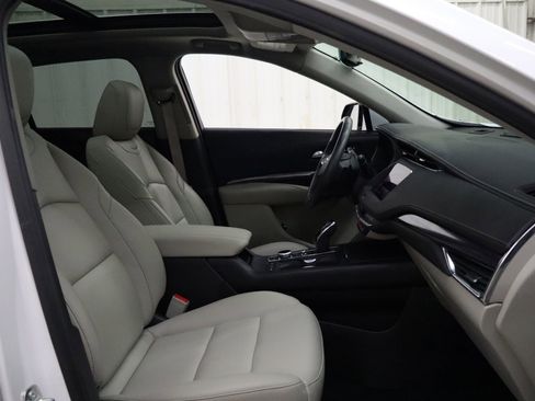Used 2023 Cadillac XT4 Luxury w/ Cold Weather Package image 34