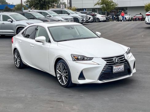 Used 2018 Lexus IS 300 image 5