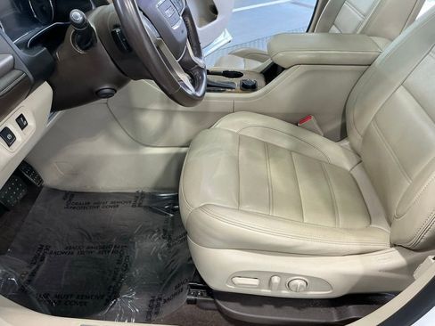 Used 2019 GMC Acadia Denali w/ Technology Package AWD/4WD image 19