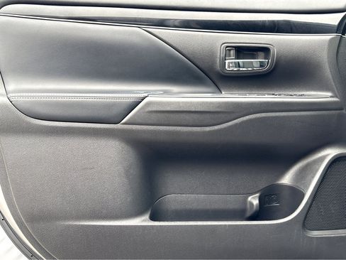 Used 2019 Mitsubishi Outlander SE image 15