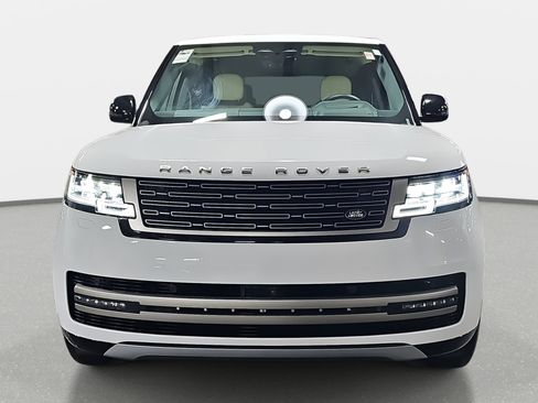 Used 2025 Land Rover Range Rover SE image 2