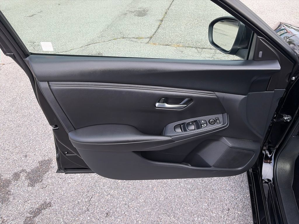Used 2024 Nissan Sentra SV FWD image 11