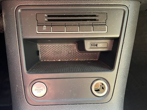 Used 2016 Volkswagen Tiguan S image 19