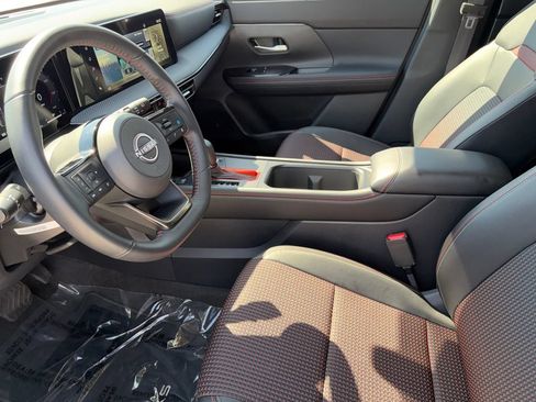 Used 2025 Nissan Kicks SR FWD image 9