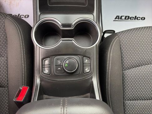 Used 2023 GMC Terrain SLE w/ Driver Convenience Package image 18