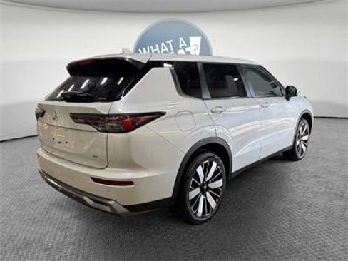 New 2025 Mitsubishi Outlander SE image 3