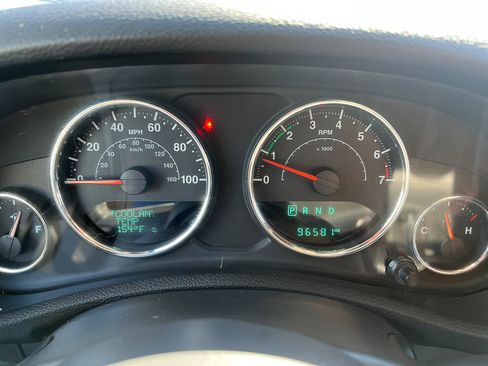 Used 2018 Jeep Wrangler Unlimited Sahara image 13