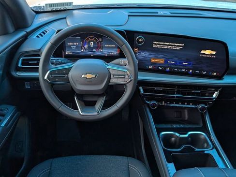 New 2026 Chevrolet Traverse LT w/ Driver Confidence Package FWD image 4