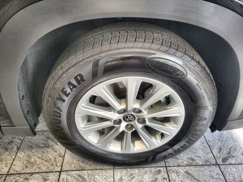 Used 2025 Toyota Grand Highlander AWD image 10