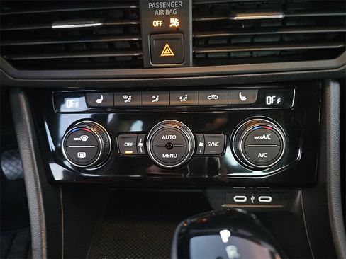 Used 2024 Volkswagen Jetta SE image 23