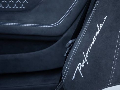 Used 2018 Lamborghini Huracan Performante image 48