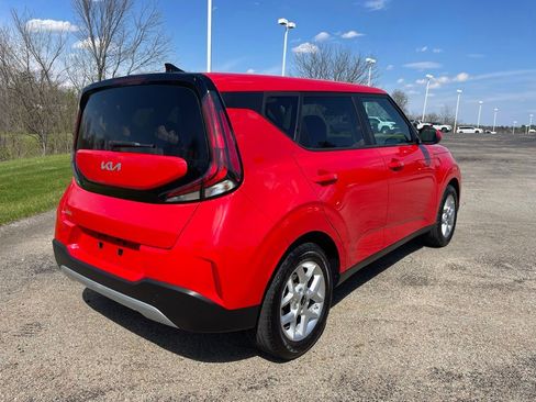 Certified 2023 Kia Soul LX w/ LX Technology Package FWD image 3