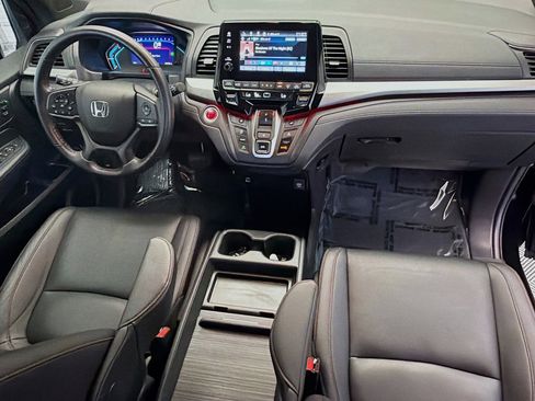 Used 2023 Honda Odyssey Sport image 12