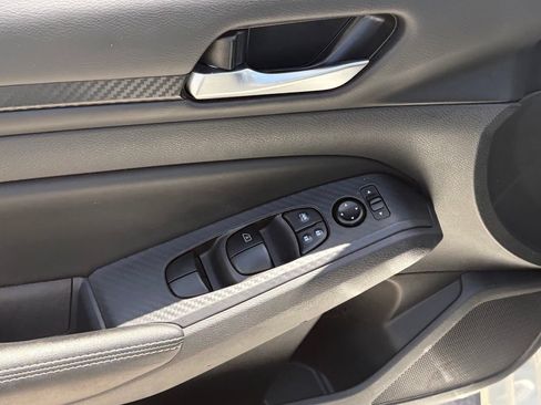 Used 2025 Nissan Altima 2.5 SV FWD image 5